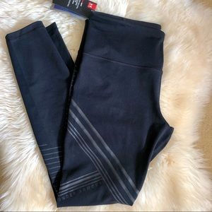 L Under Armour Black HeatGear Leggings